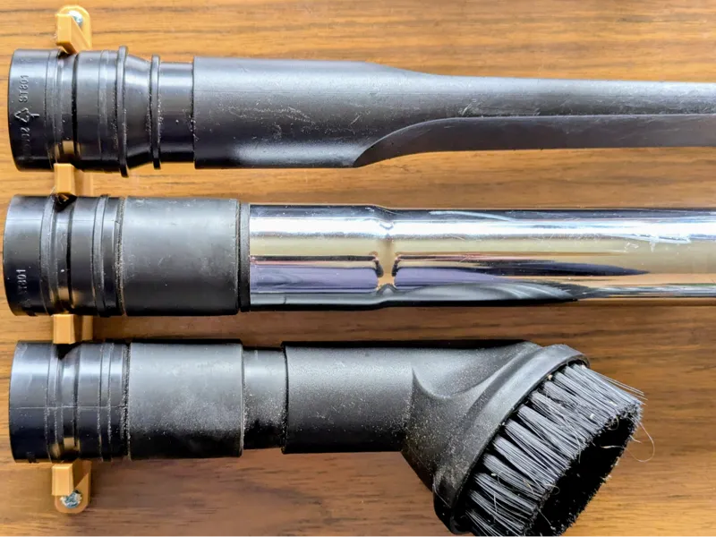 Vacuum nozzle holder for Dewalt Airlock system