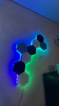 Panneaux LED hexagonaux — déco murale gamer — photo 3