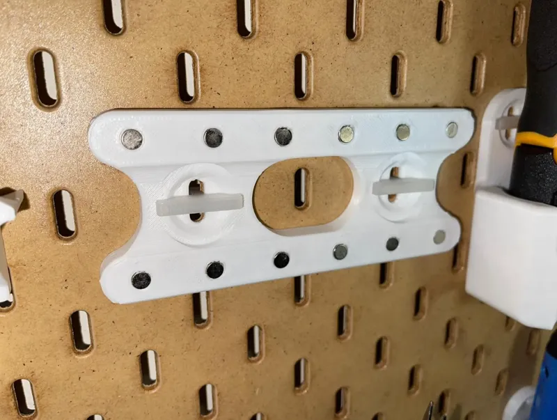 Skadis - Magnetic Tool Holder [Tweezer, penknife, screws]