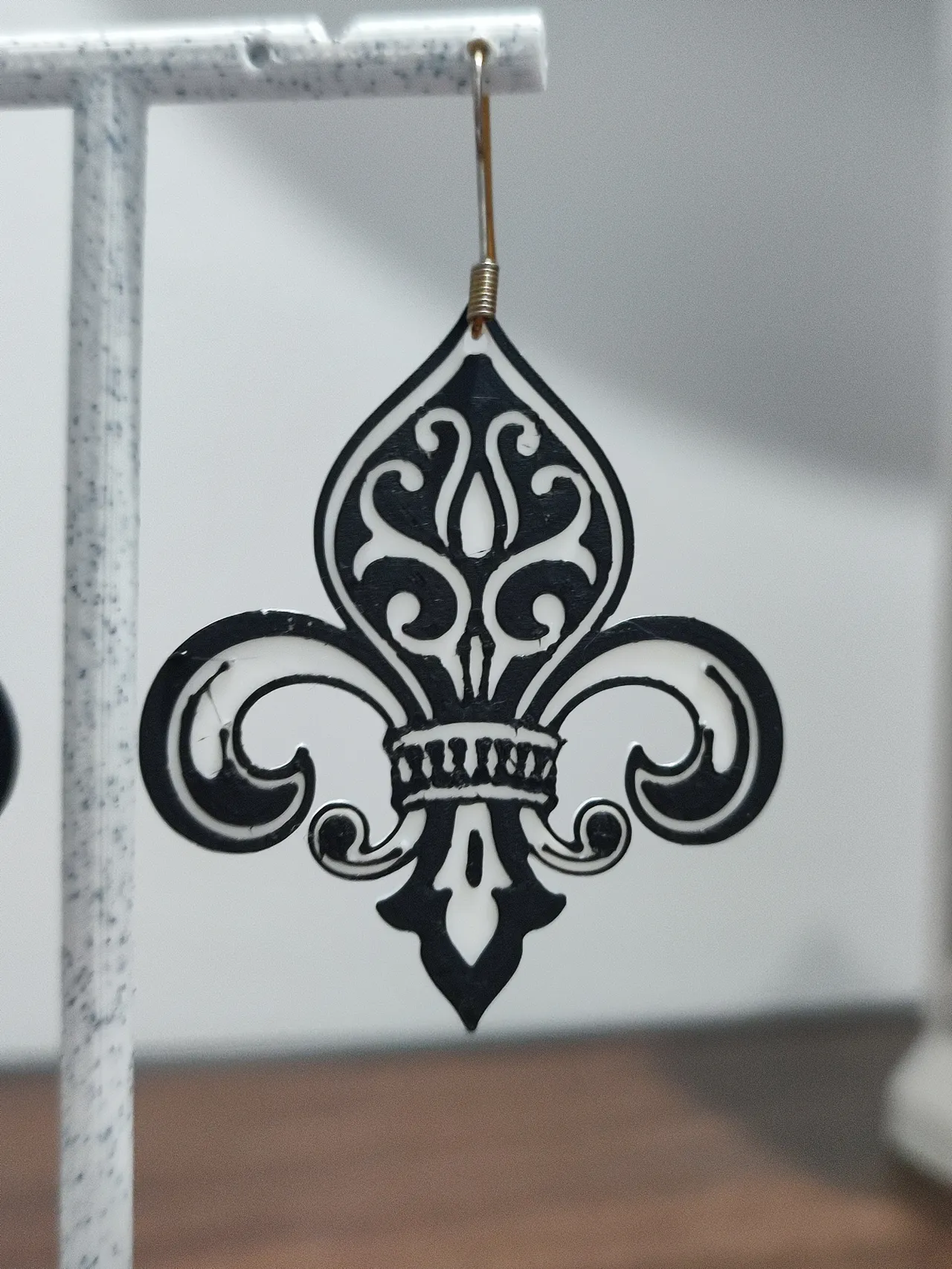 Aretes Flor de Lis Nocturna view 3
