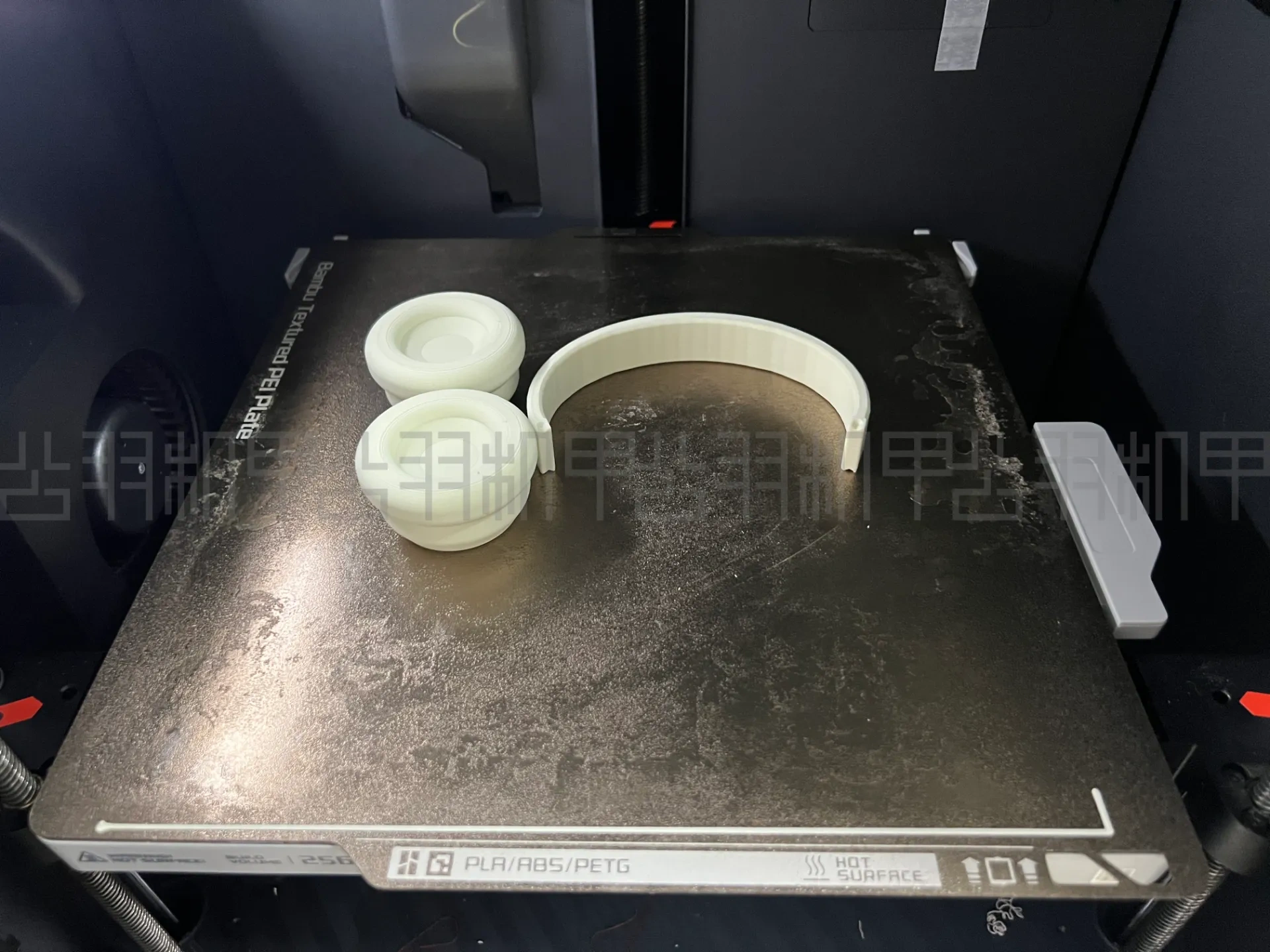 Miniatura 1 do modelo 3D 车载饰品——迷你耳机摆件