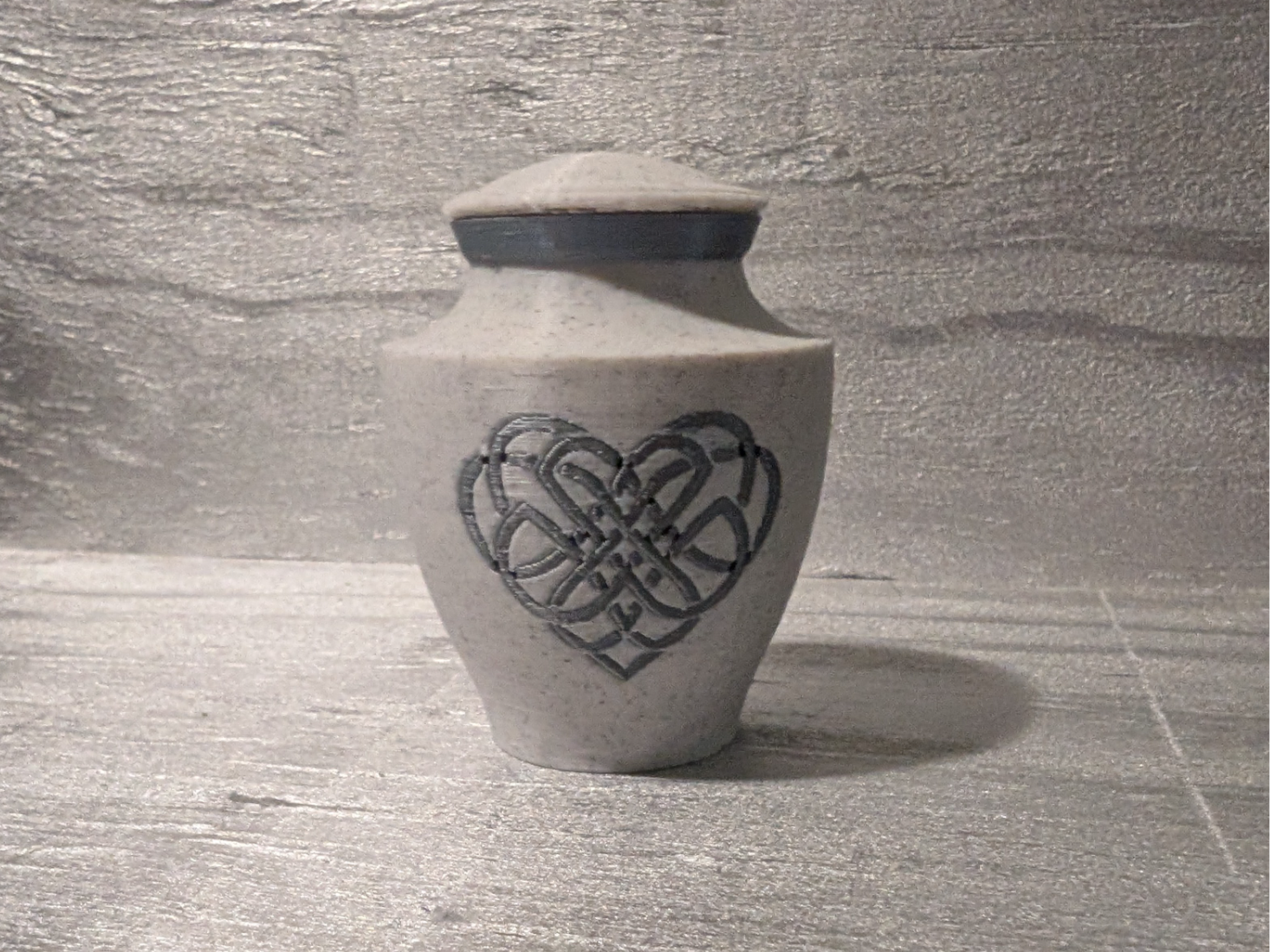 Miniatura 1 do modelo 3D Keepsake Mini Urn