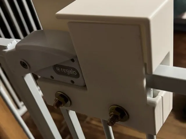 Regalo baby gate toddler lock
