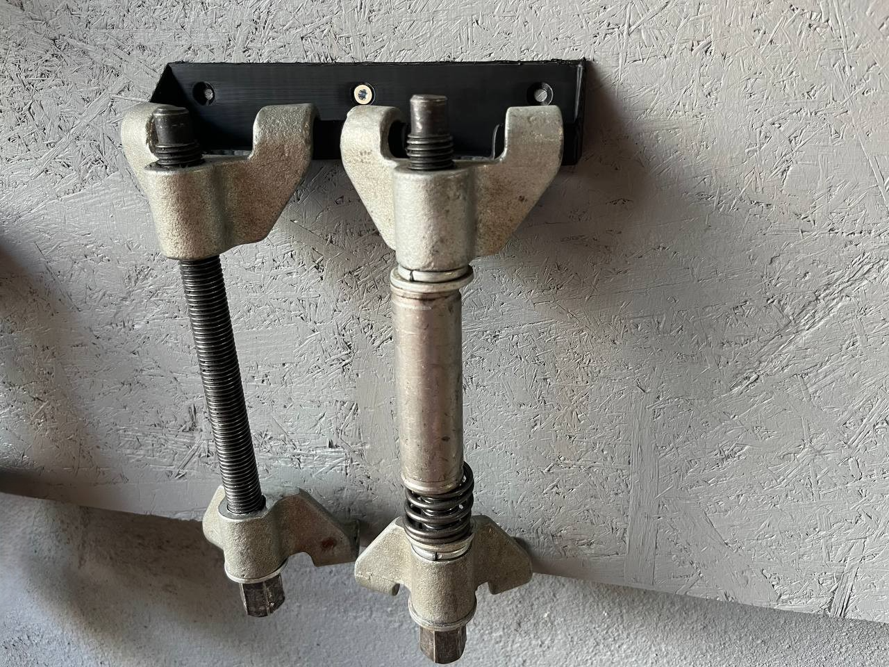 Dual Spring‑Compressor Holder Wall Mount