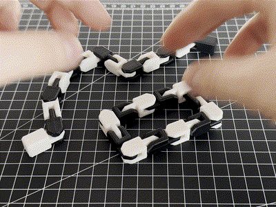 Chain link expandable fidget toy
