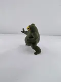 Фигурка на жаба в поза карате и джудо