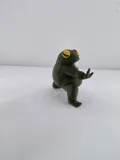 Фигурка на жаба в поза карате и джудо