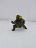 Фигурка на жаба в поза карате и джудо