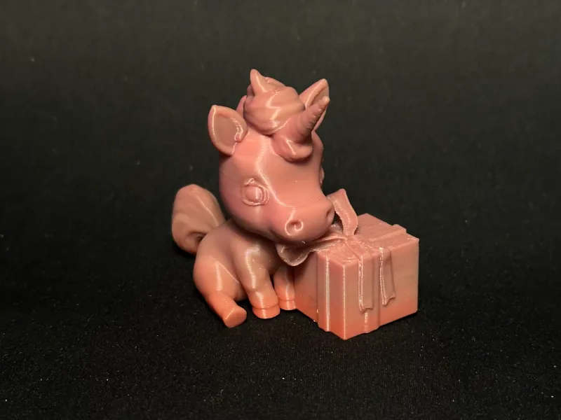 Chibi Einhorn mit Geschenk box