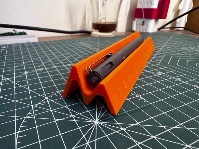V-Rail Ruler – 3D Printable Desk Organizer