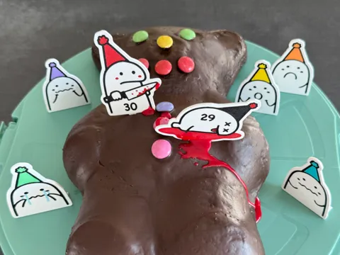 Figura decorativa: Flork Geburtstags-Kuchenaufsatz (Zahlen anpassbar) — referencia de MakerWorld