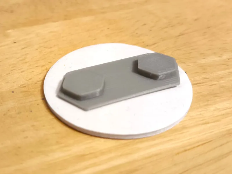 Simple flat clip for joining parts