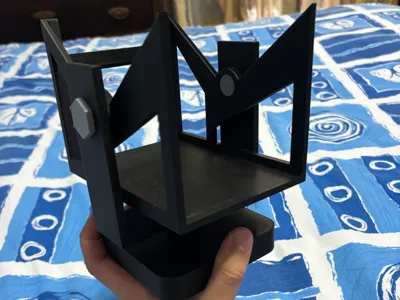 Tilt-adjustable projector mount 