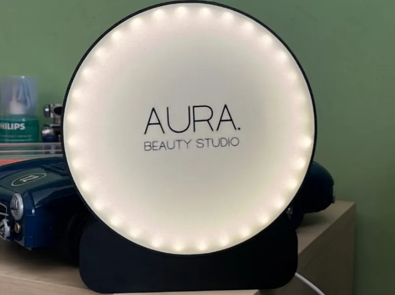Aura Beauty studiot - lamp