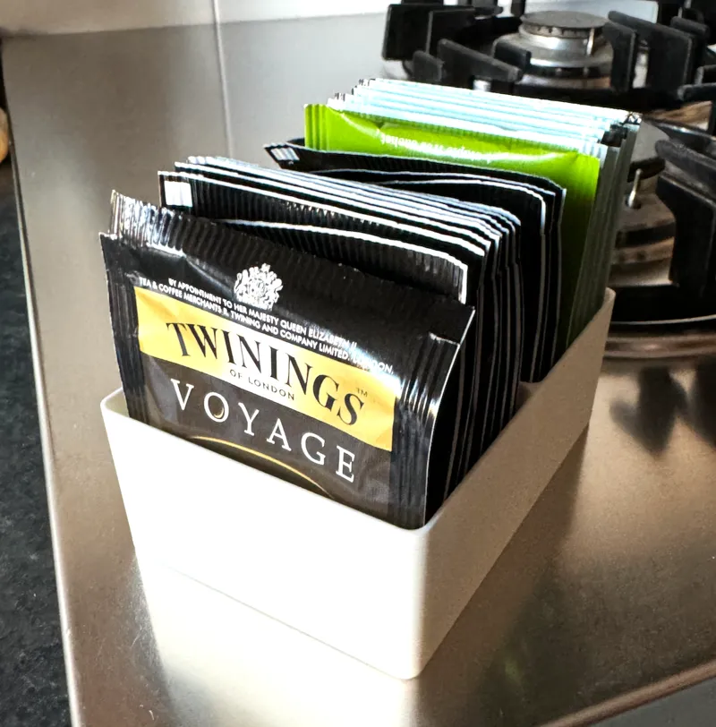 Simple tea bags dispenser