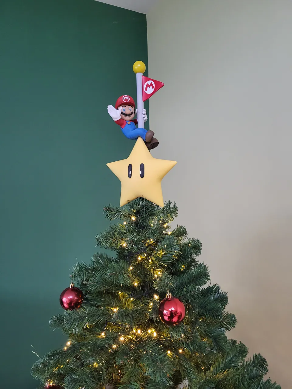 Mario end-level flagpole christmas tree topper view 3