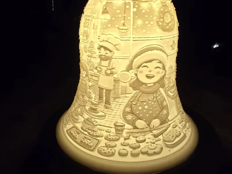 Lithophanglocke  In der Weihnachtsbäckerei Zuhause