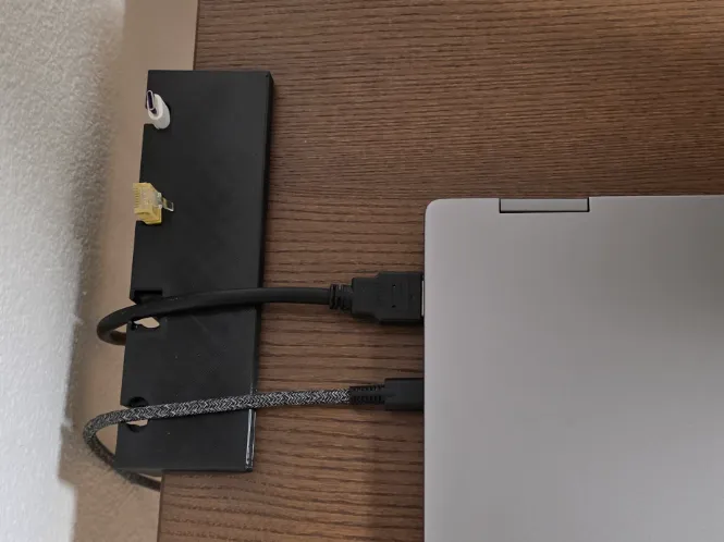 Kabelhalterung für Notebook