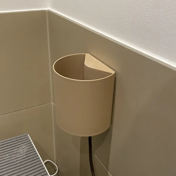 Cache-prise en forme de pot de fleurs