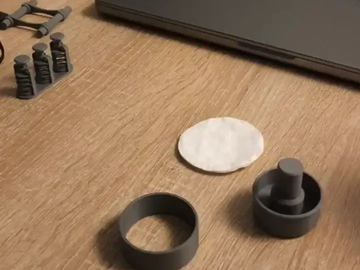 Easy to use build plate cleaner using cotton pad