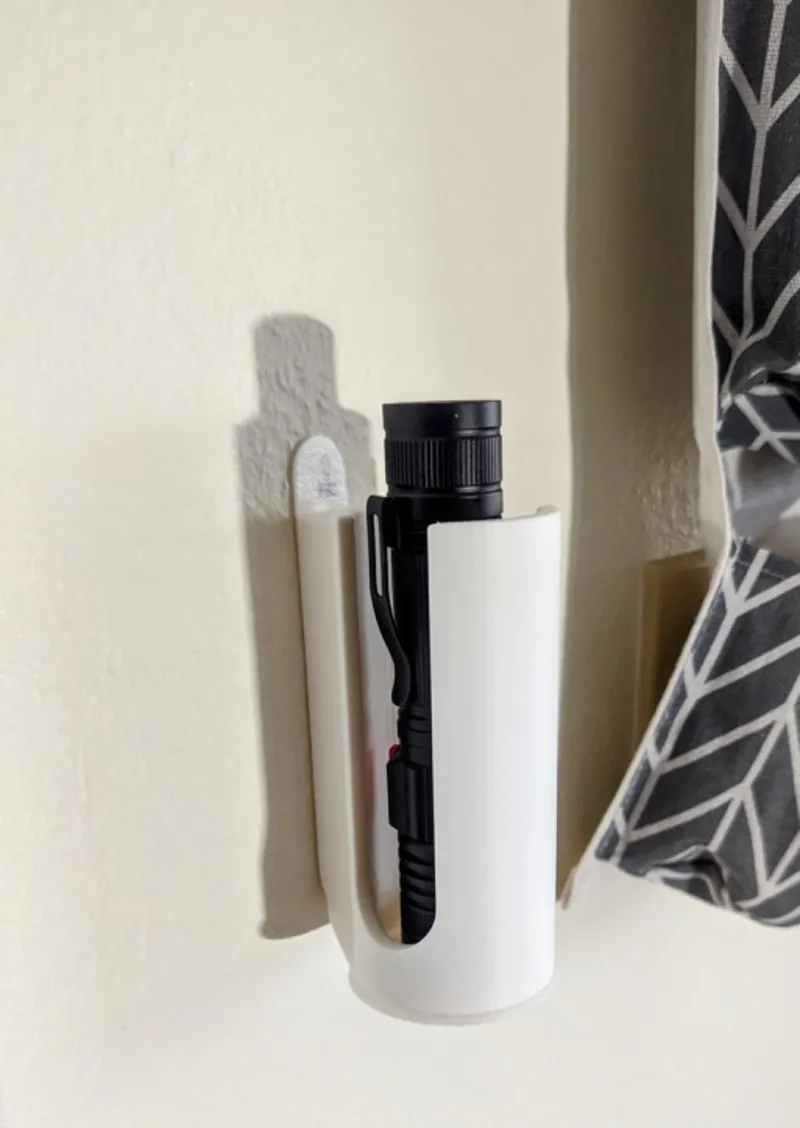 DCELL500 Flashlight Wall Mount