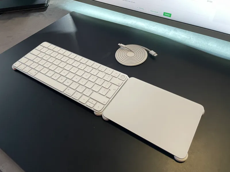 Magic Keyboard & TrackPad holder