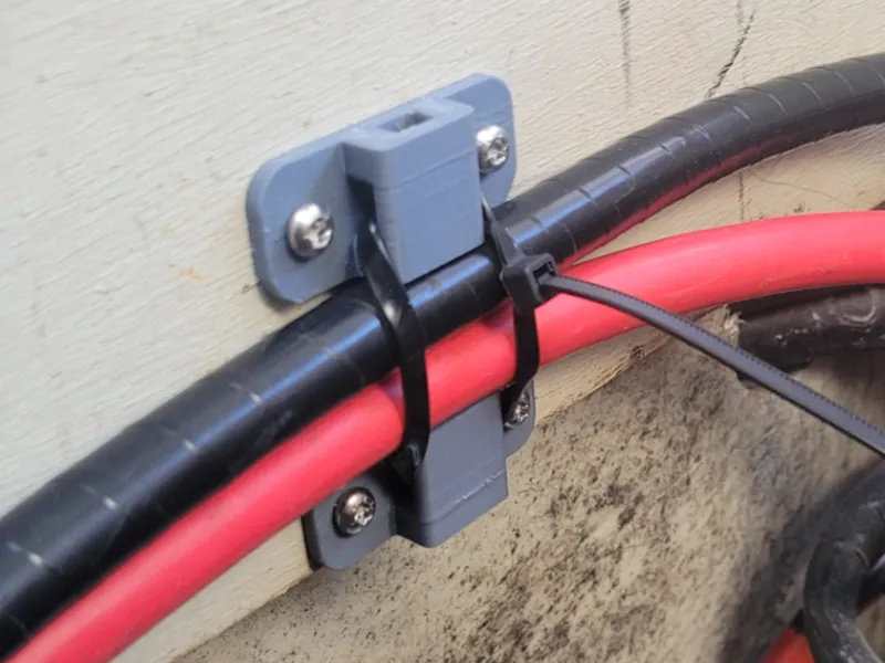 Socket for cable ties⁄strips,