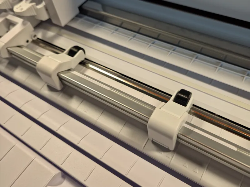 Silhouette Roller feeder assistance