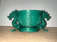 Coupe décorative tenue par deux dragons — photo 1