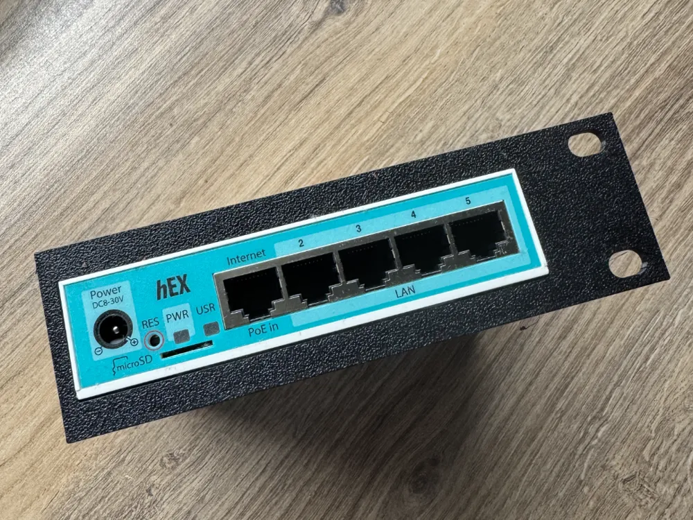 19-Zoll-Rack - MikroTik RB750Gr3 – Kostenloses 3D-Druckmodell – MakerWorld