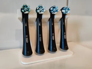 Oral-B iO toothbrush head / brush head holder