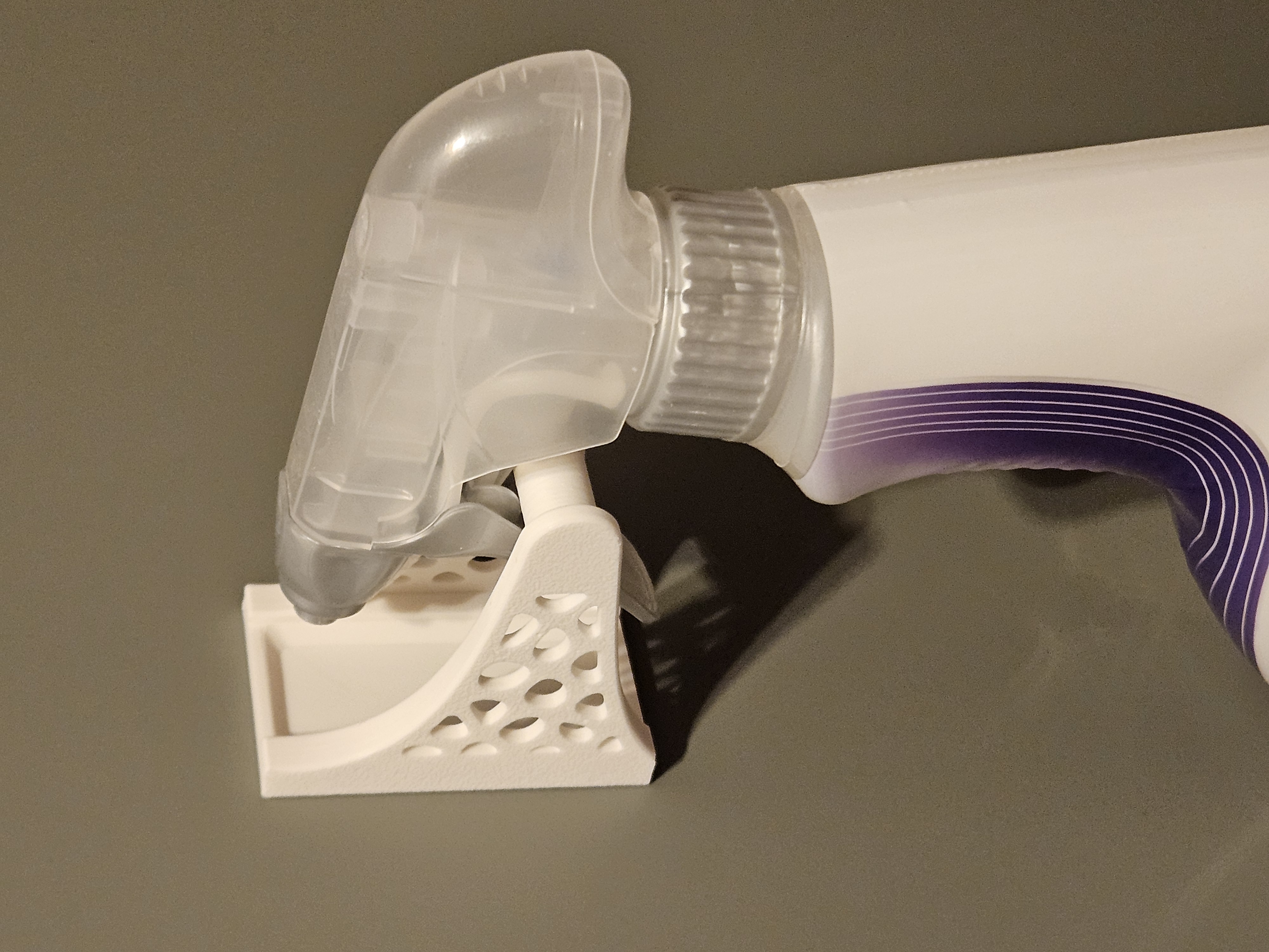 Miniatura 1 do modelo 3D Spray Bottle Hanger