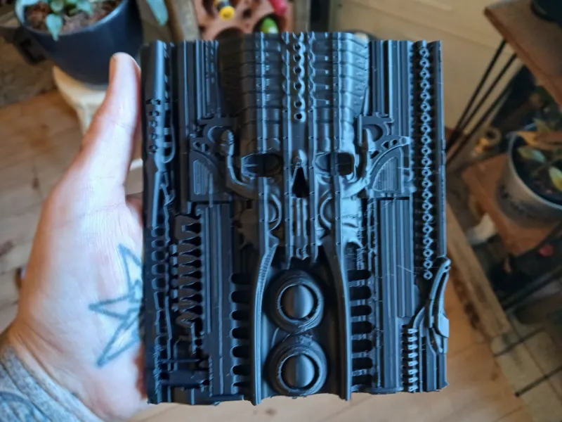 Relief HR Giger Skull