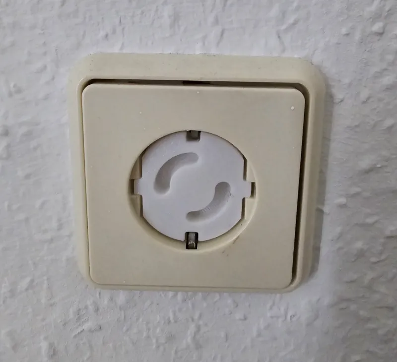 Power socket protection / Steckdosenschutz