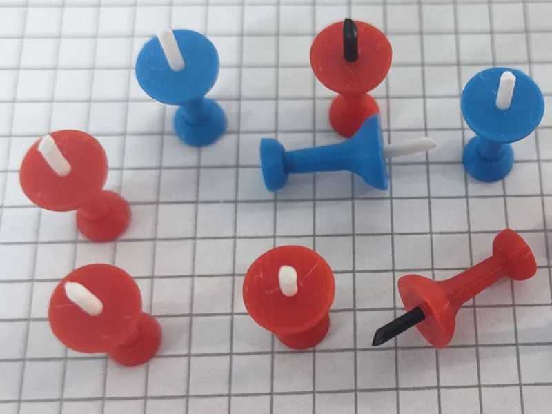 Thumbtack / Pushpin with filament insert as pin