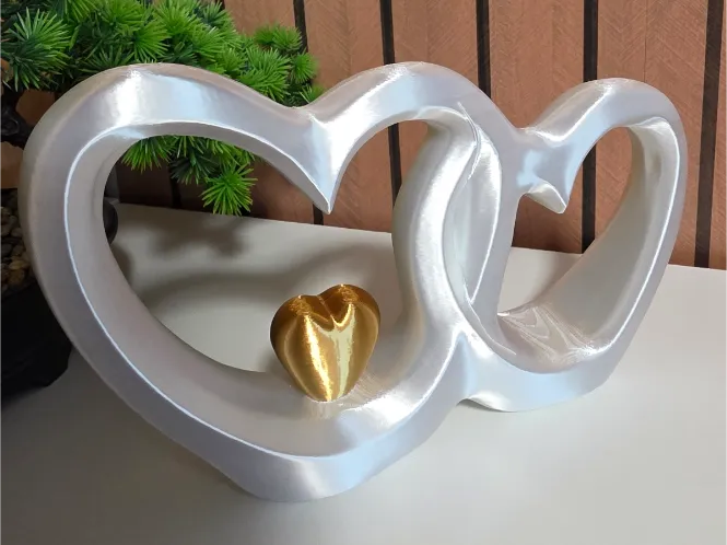 Elegante Doppelherz-Skulptur