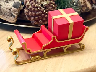 Santas Sleigh - with golden xmas deco