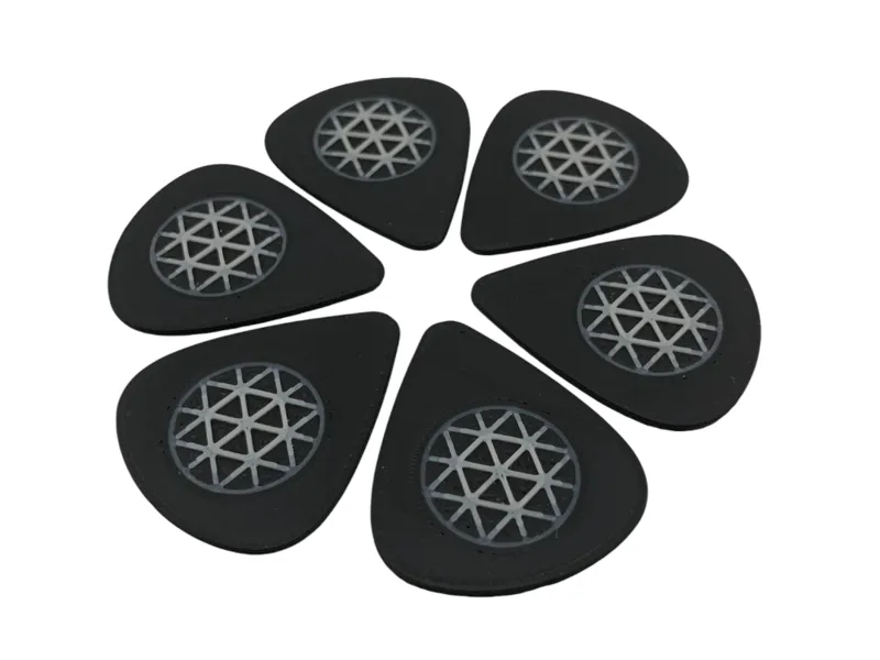 Guitar Pick with Triangular Geometry