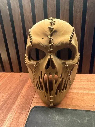 Pieza para disfraz o exhibición: Stiched Halloween Mask — vista de referencia 2