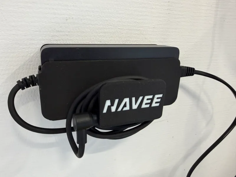 Väggfäste för Navee-laddare (1,3 A & 2,45 A)