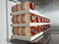 Range-bouteilles Yakult empilable — photo 1