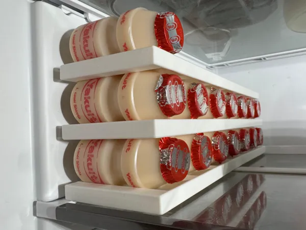 Range-bouteilles Yakult empilable