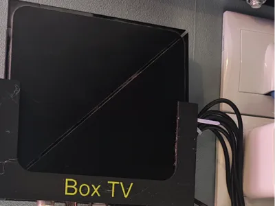 Support mural pour box TV orange