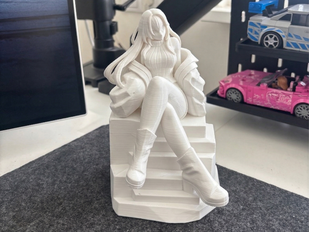 Elegant Lady on Stairs - High-Fashion Statue