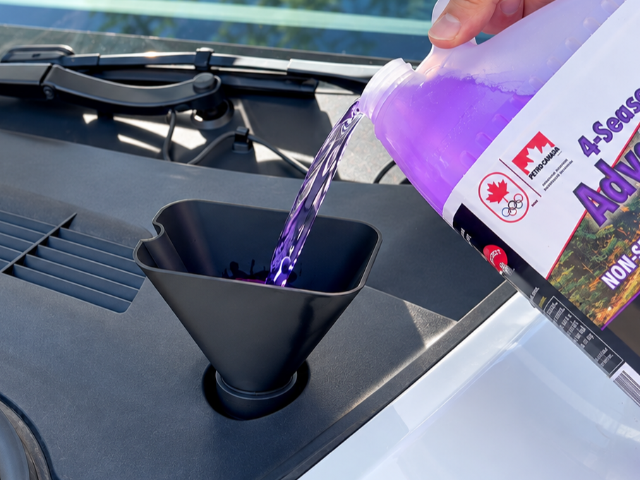 Tesla Model Y & 3 Windshield Washer Funnel - 1