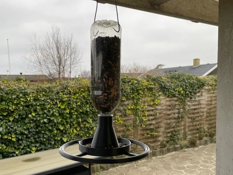 Fodderbræt til flaske/Bird feeder for sodabottle