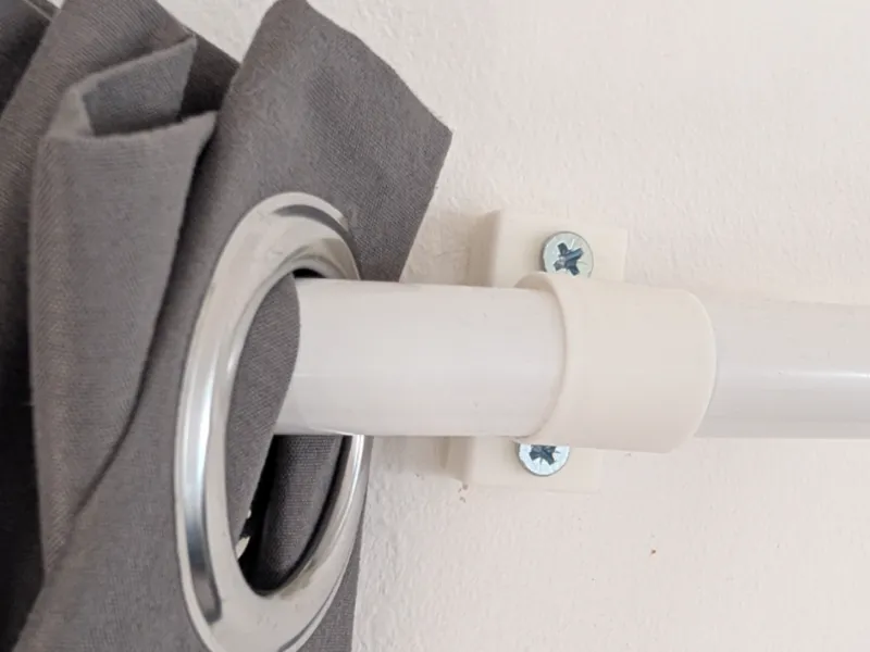 Soporte barra cortina mas tapon 20 mm