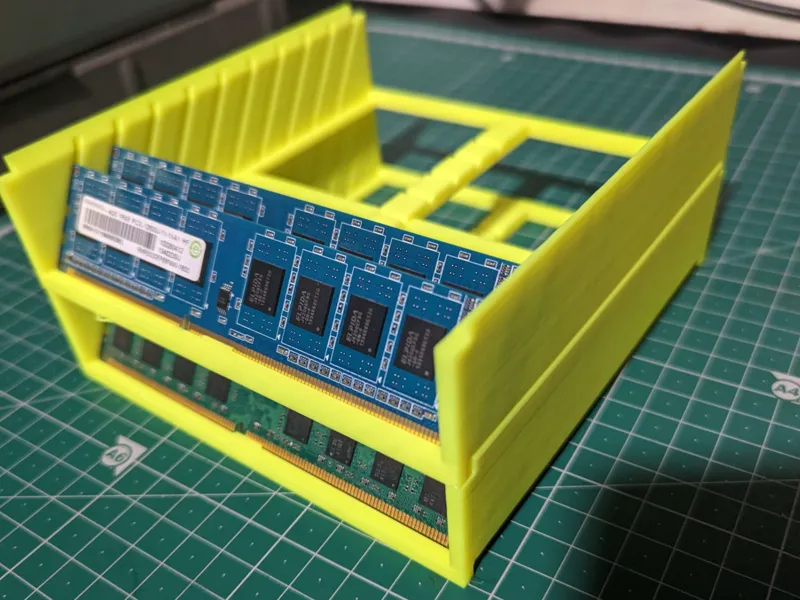 Stackable DIMM RAM Tray