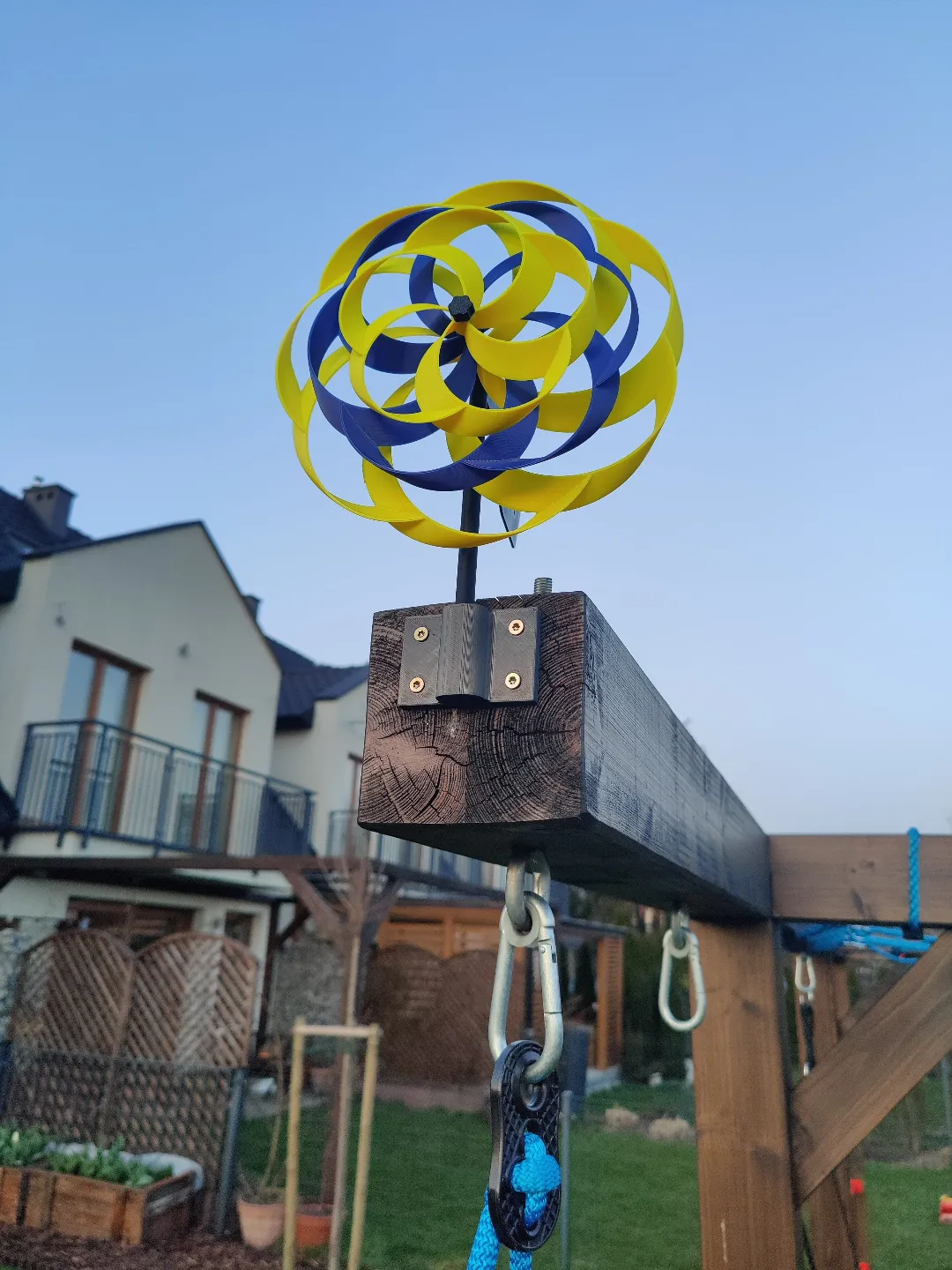 Support de tige pour éolienne décorative