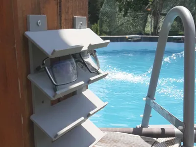 Glasses holder for pool